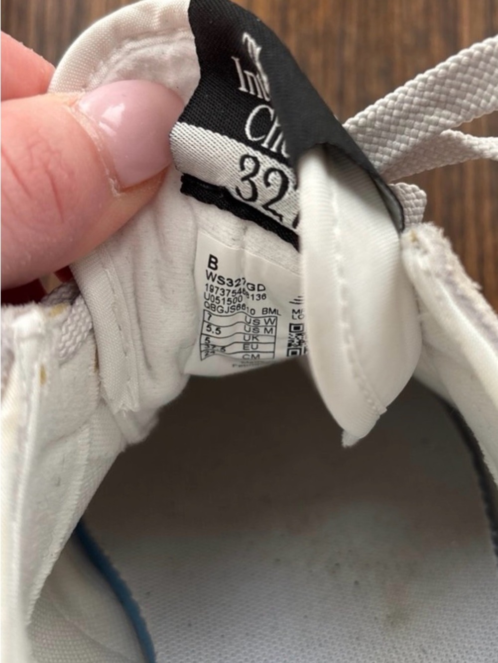 Women’s New Balance 327 - Picture 6 of 6